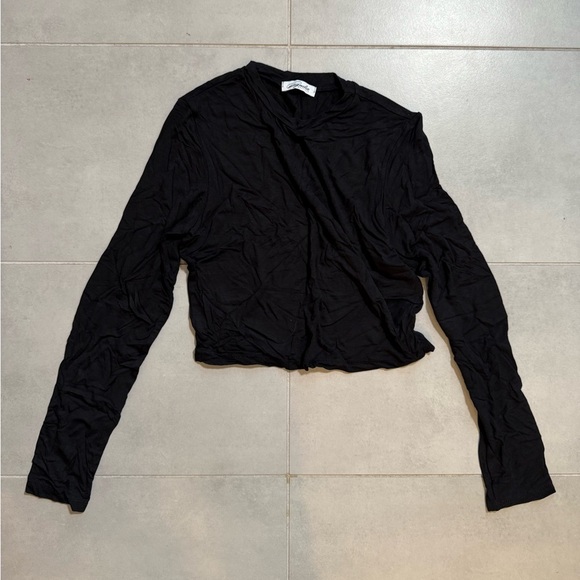 Elegant Black Long Sleeve Ruched Crop Blouse - Picture 2 of 3